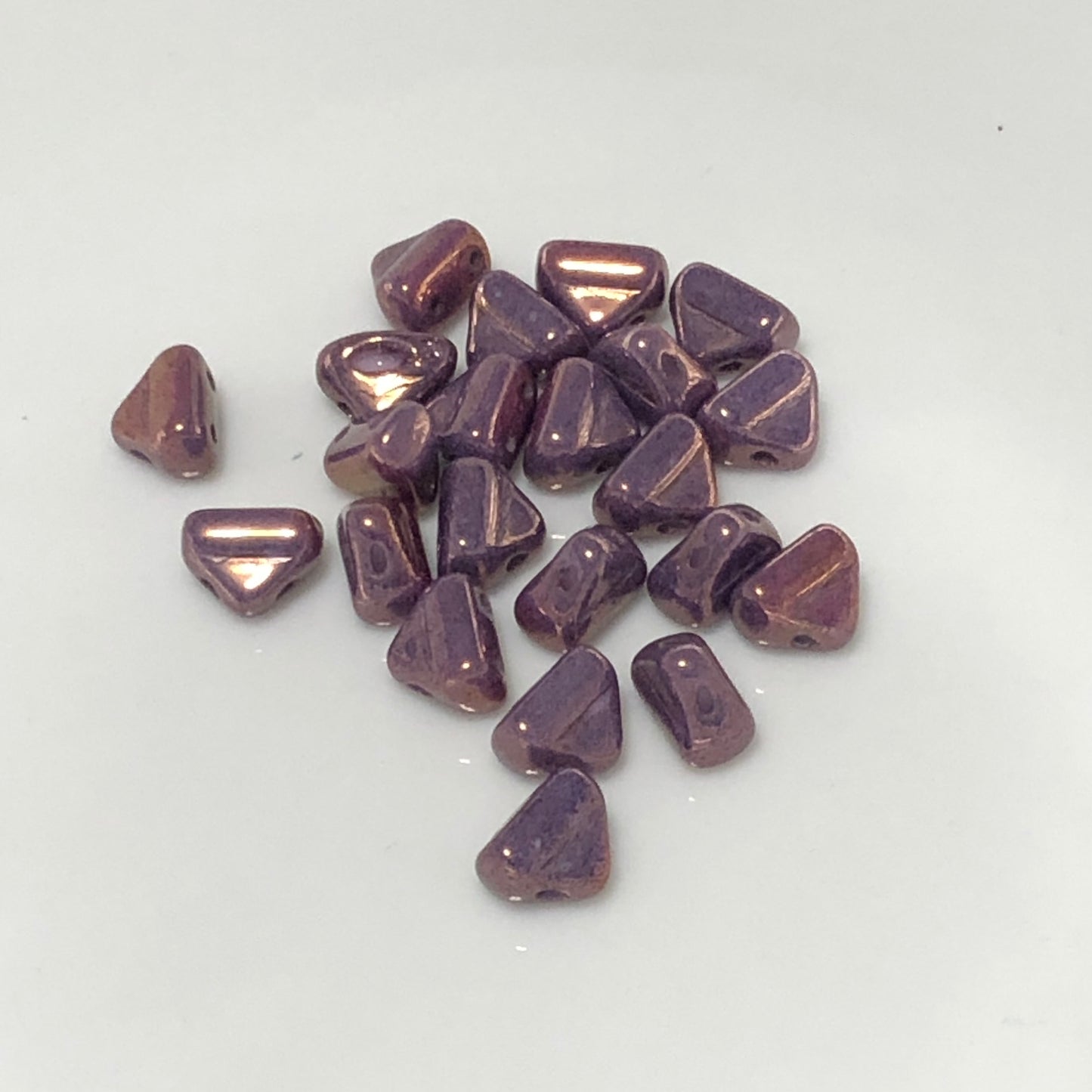 Half Silky 2-díra 8 x 6 mm 03000-15726 Chalk Vega Luster Czech Beads -20 Beads