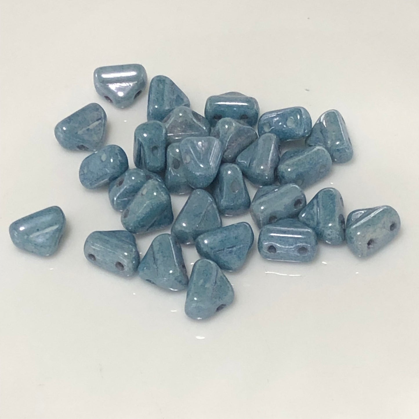 Demi-soyeux 2 trous 8 x 6 mm 03000-14464 Perles tchèques lustre bleu craie -20 perles