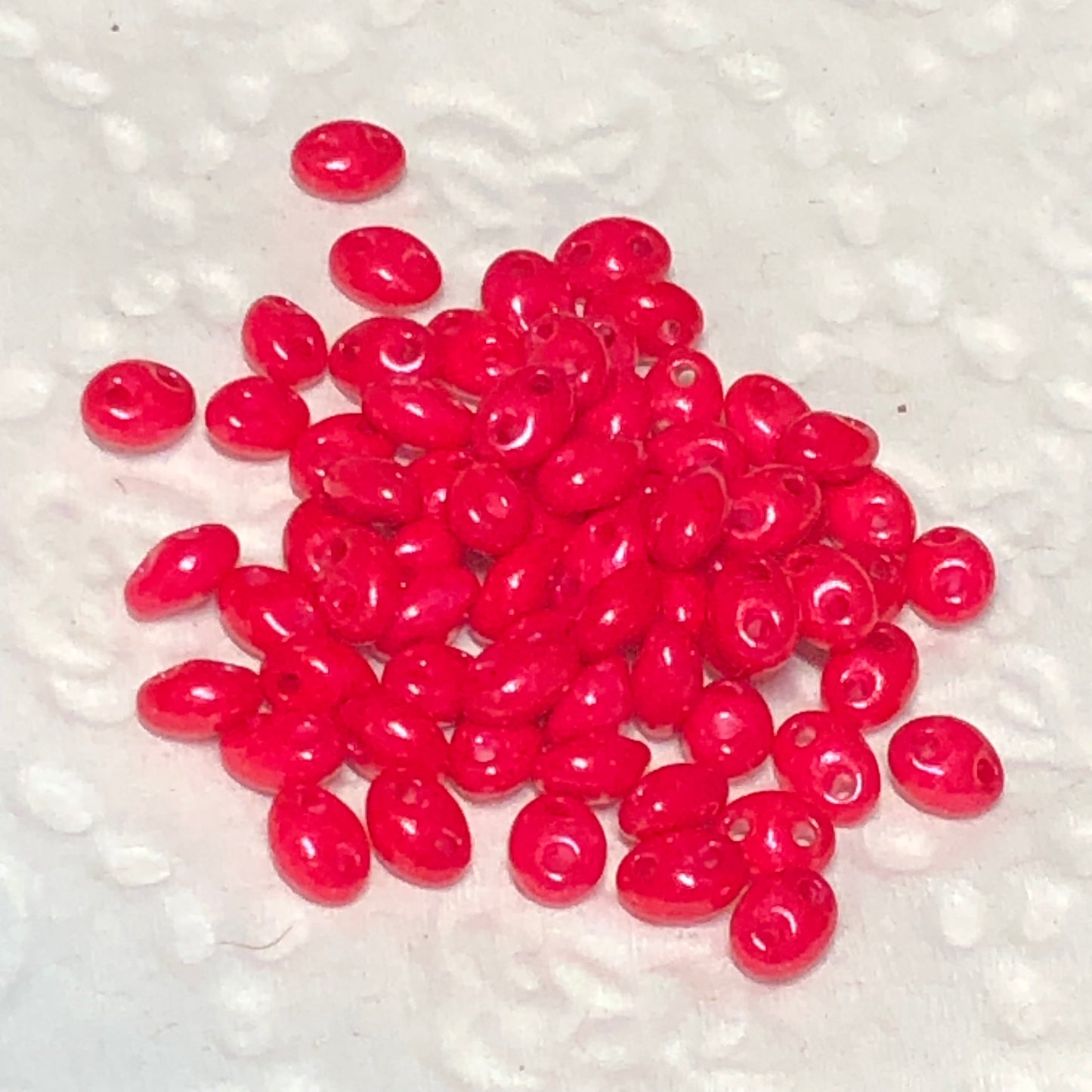 Mini Twin / Miniduos 2 x 4 mm 91250-14400 Opálově červené bílé Luster Beads – 5 gramů