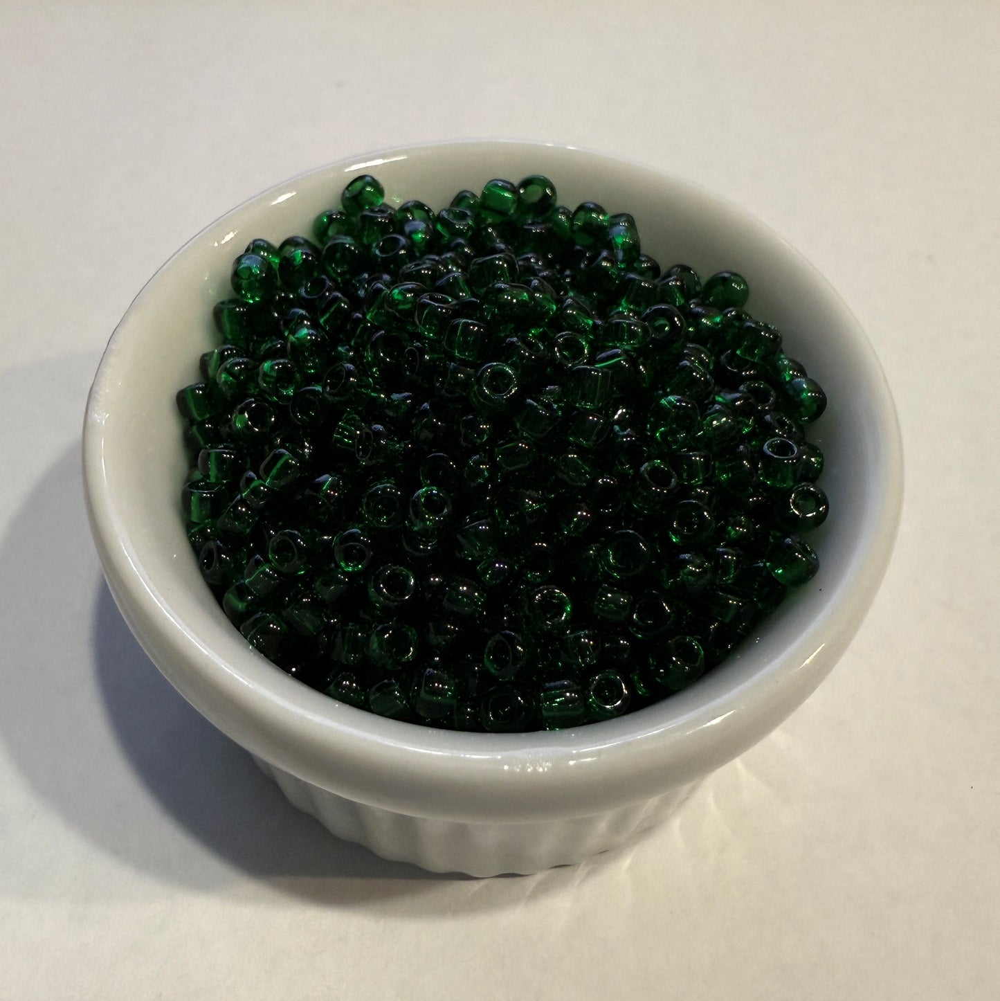 Dyna-Mites™ 8/0 Round Hole Transparent Emerald Green 4451SB Seed Beads - 5 or 10 gm
