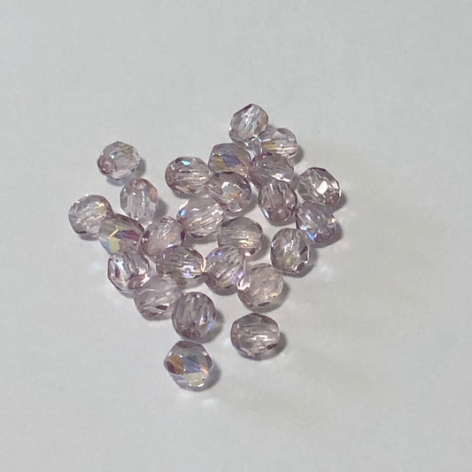 České ohnivě leštěné velmi lehké ametystové AB kulaté skleněné korálky s fazetou, 4 mm - 25 korálků