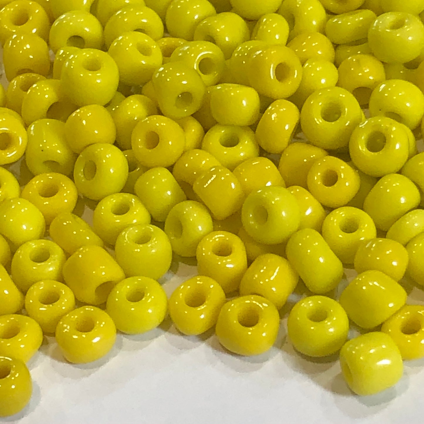 6/0 Nuances de perles de graines jaunes opaques, 5 ou 10 g