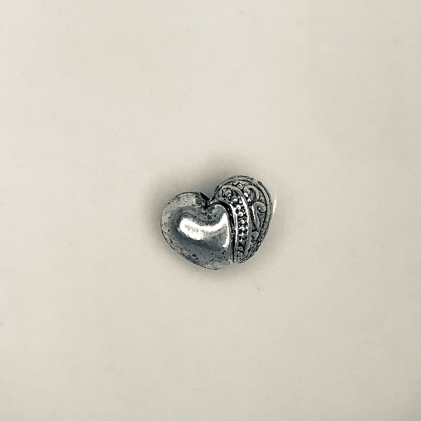Breloque en métal en forme de cœur soufflé en argent antique - 6 x 10 x 5 mm - 1 breloque