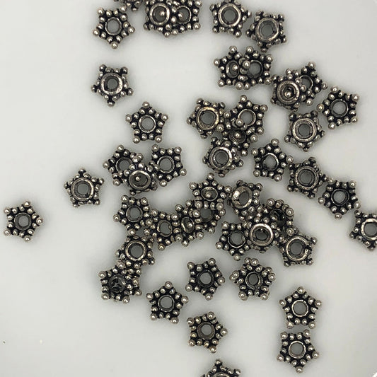 Capuchons de perles étoiles plaqués argent antique, 5,5 x 2 mm - 50 capuchons