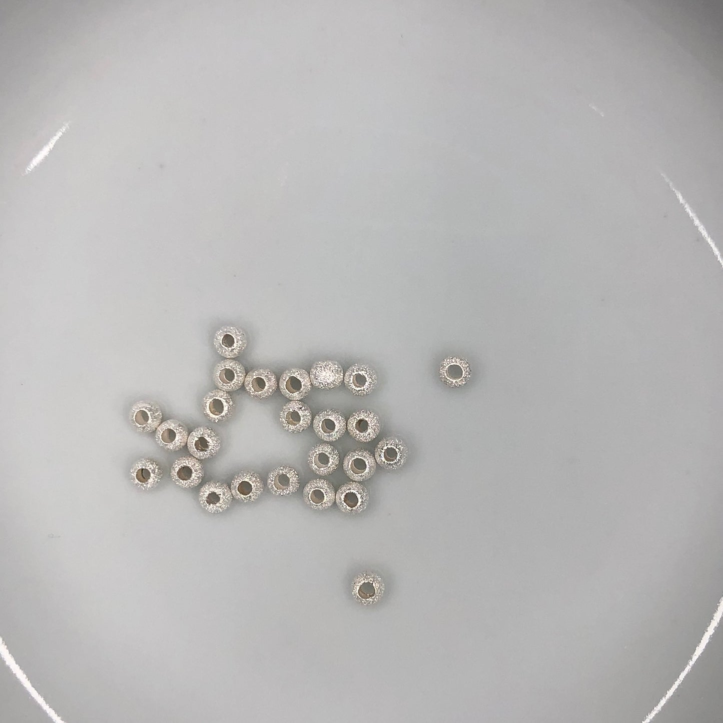 Perles rondes en métal Stardust plaqué argent, 3 mm - 25 perles