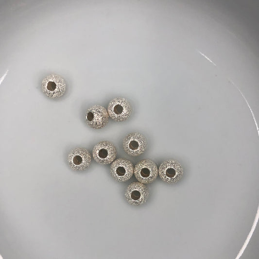 Perles rondes en métal Stardust plaqué argent, 6 mm - 10 perles