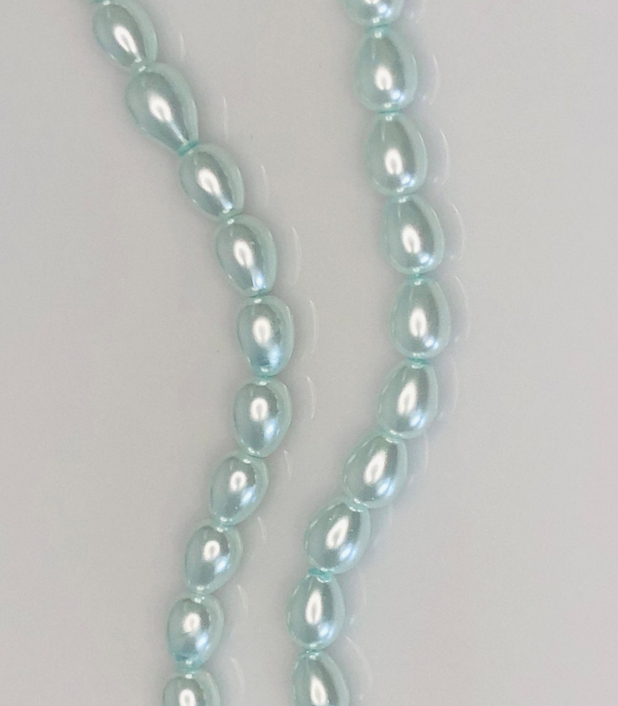 Perles de verre en forme de larme bleu clair, 9 x 7 mm - brin de 15 pouces