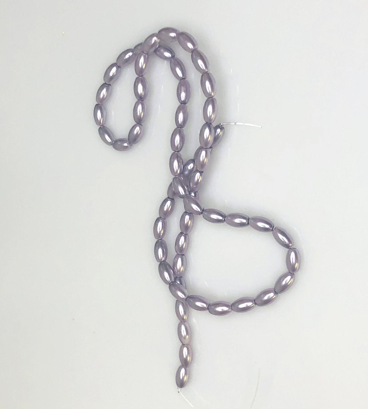 Perles de verre ovales lilas, 8 x 4 mm - brin de 15 pouces