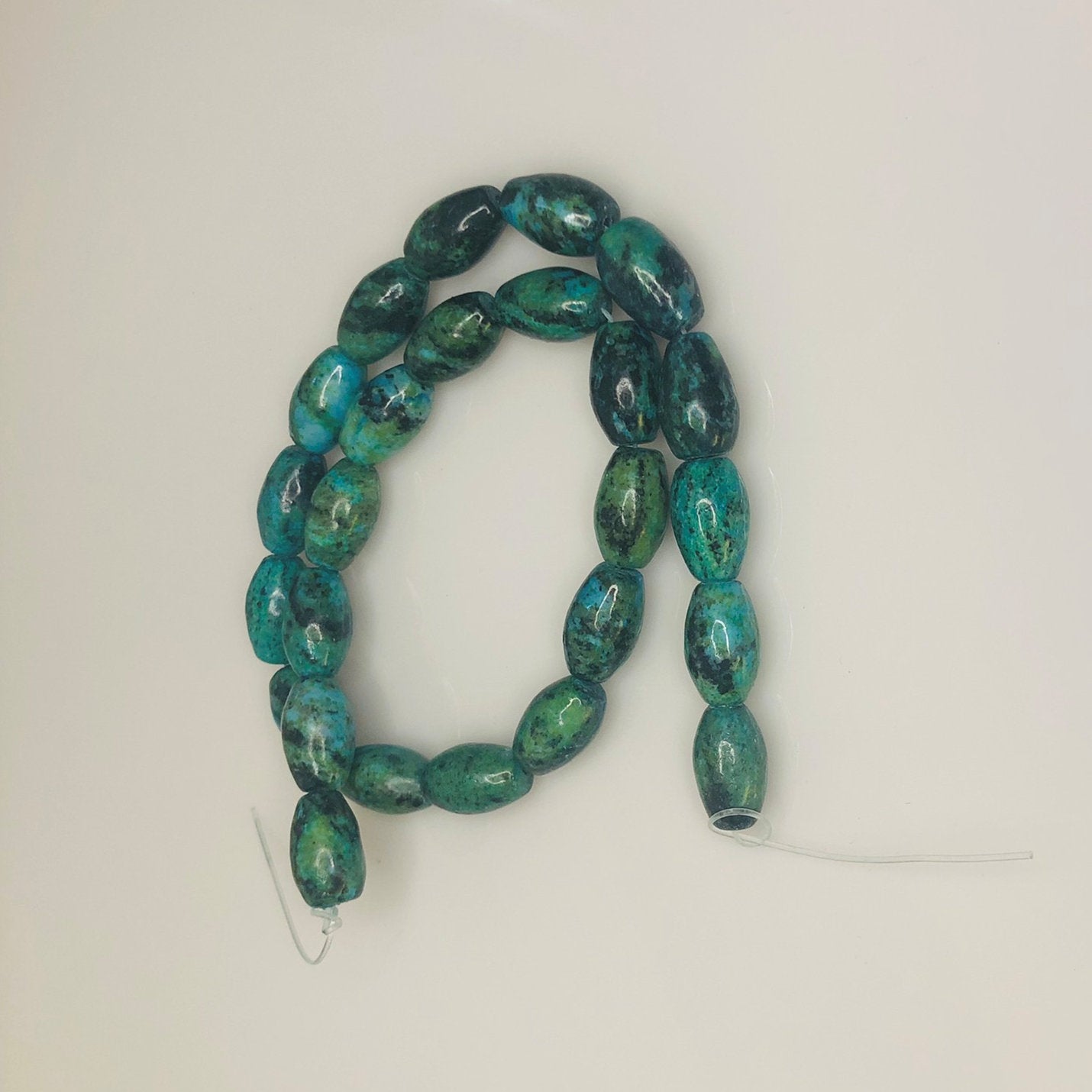 Perles de baril en pierre semi-précieuse turquoise jaune teinte (bleu), 16 x 10 mm - 25 perles