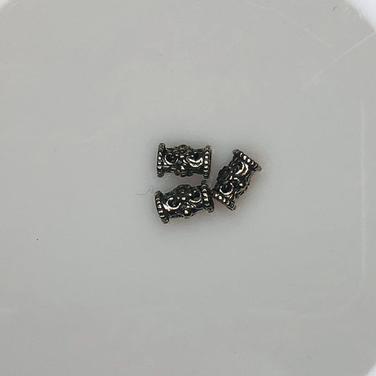 Perles de tube en métal fleur argent antique, 8 x 5 mm - 3 perles