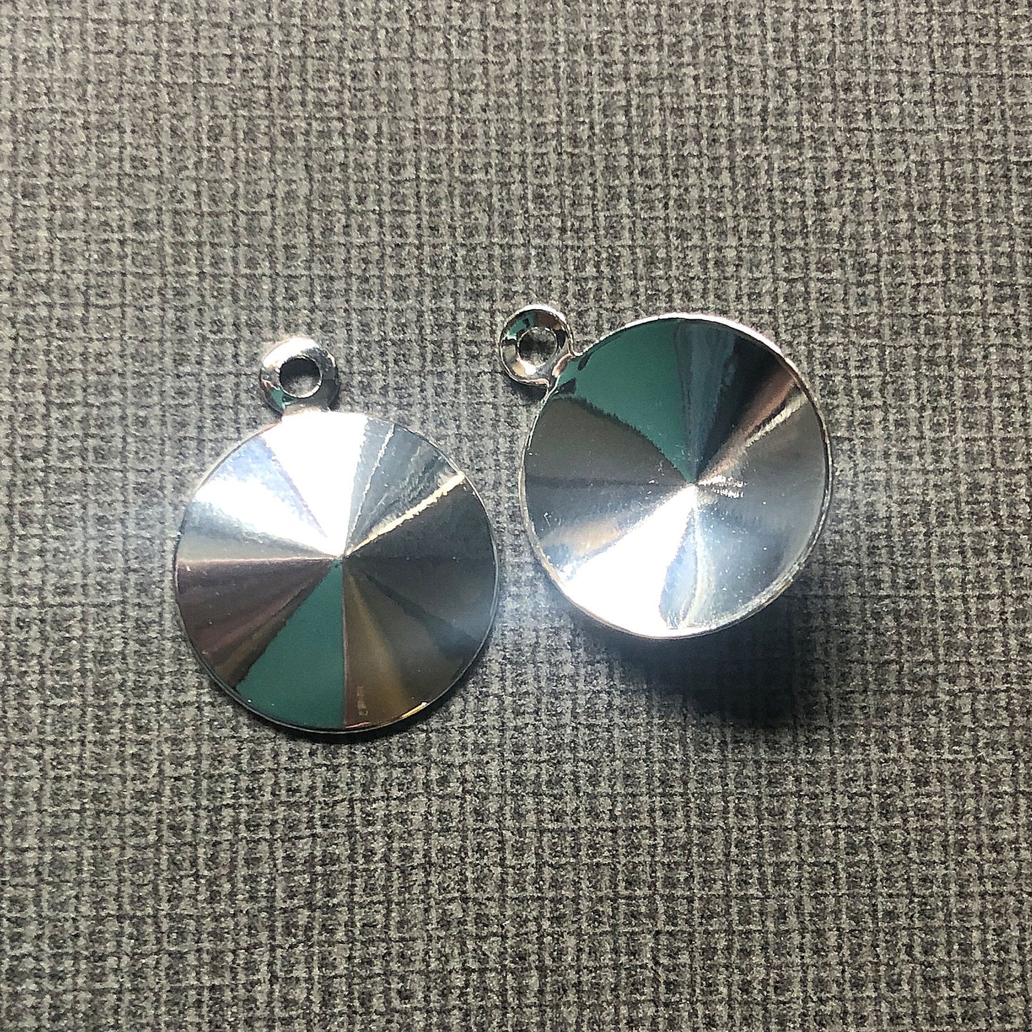 Sertissage Rivoli goutte ronde de 15 mm plaqué argent pour Rivolis de 14 mm ; Convient à 1122 cristaux - 1 ou 2 réglages