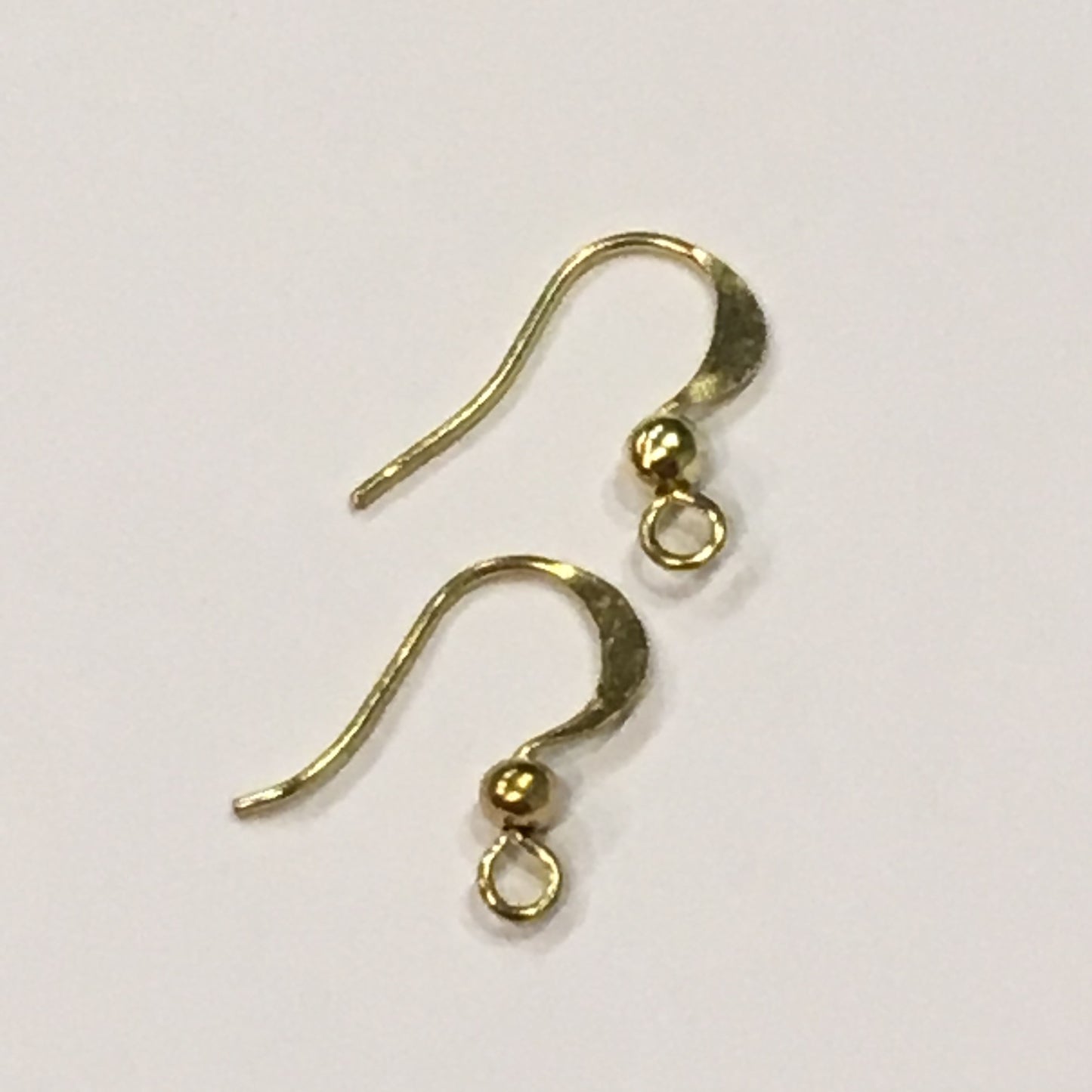 21-Gauge 15 mm zlaté zploštělé francouzské ušní dráty s rybím háčkem – 1, 5 nebo 10 párů