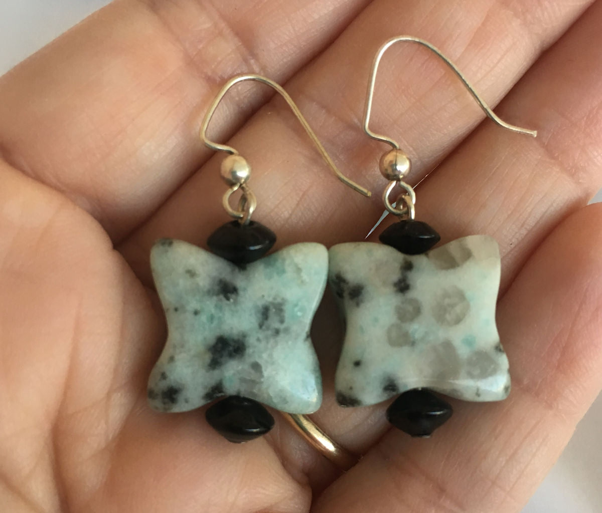 Sada kiwi jaspisového náramku a visacích náušnic (7,25 a 1,5 palce)