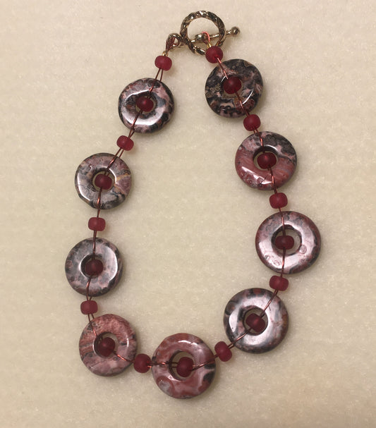 Bracelet en pierre semi-précieuse en jaspe peau de léopard peint