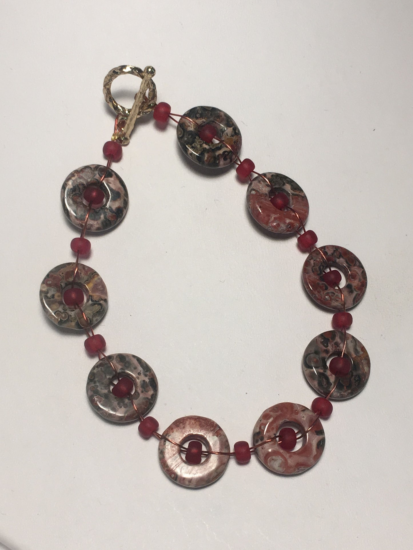 Malovaný náramek z polodrahokamu Jaspis z leopardí kůže