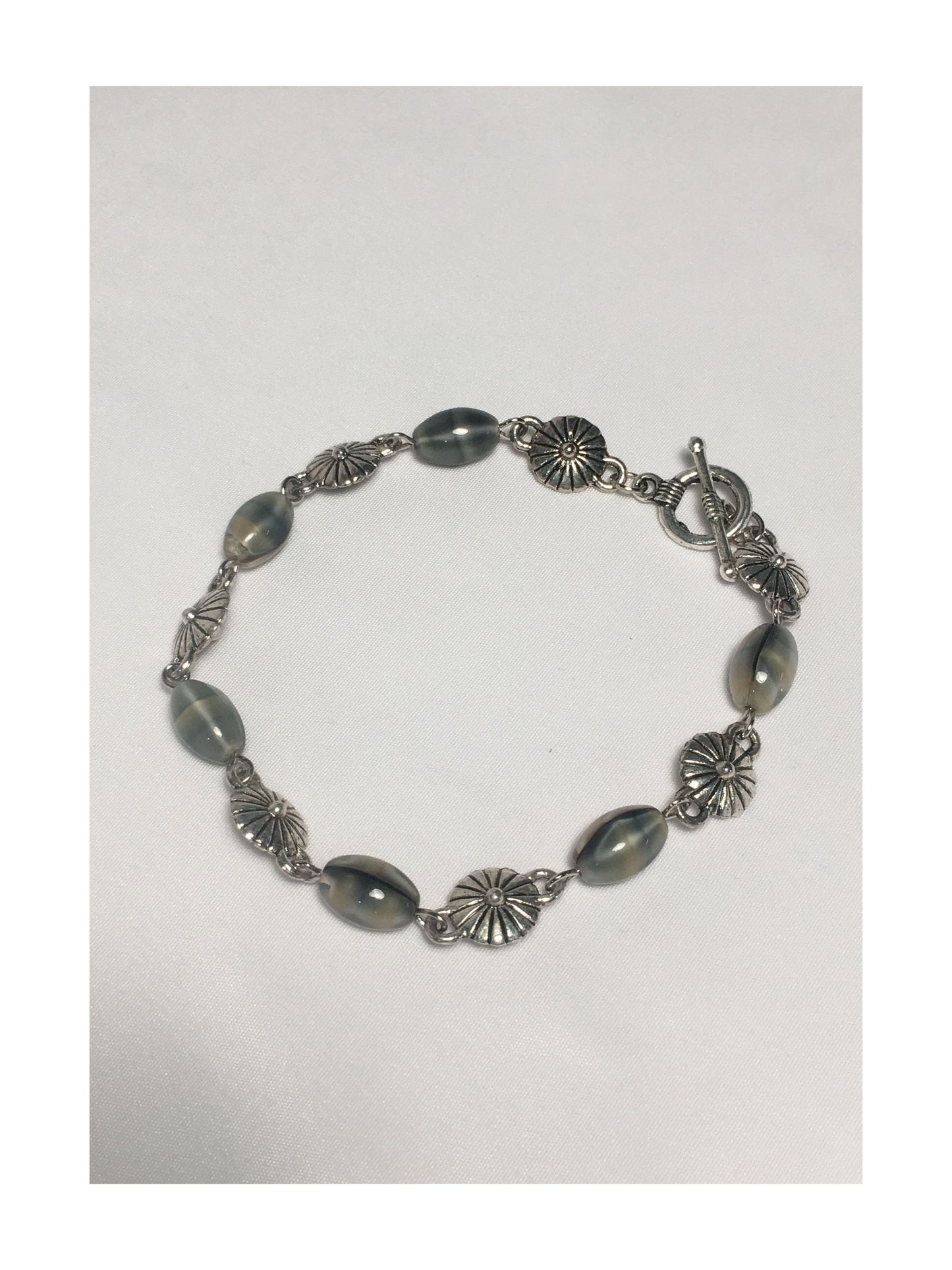 Bracelet de perles de verre en fausse nacre avec fermoir à bascule