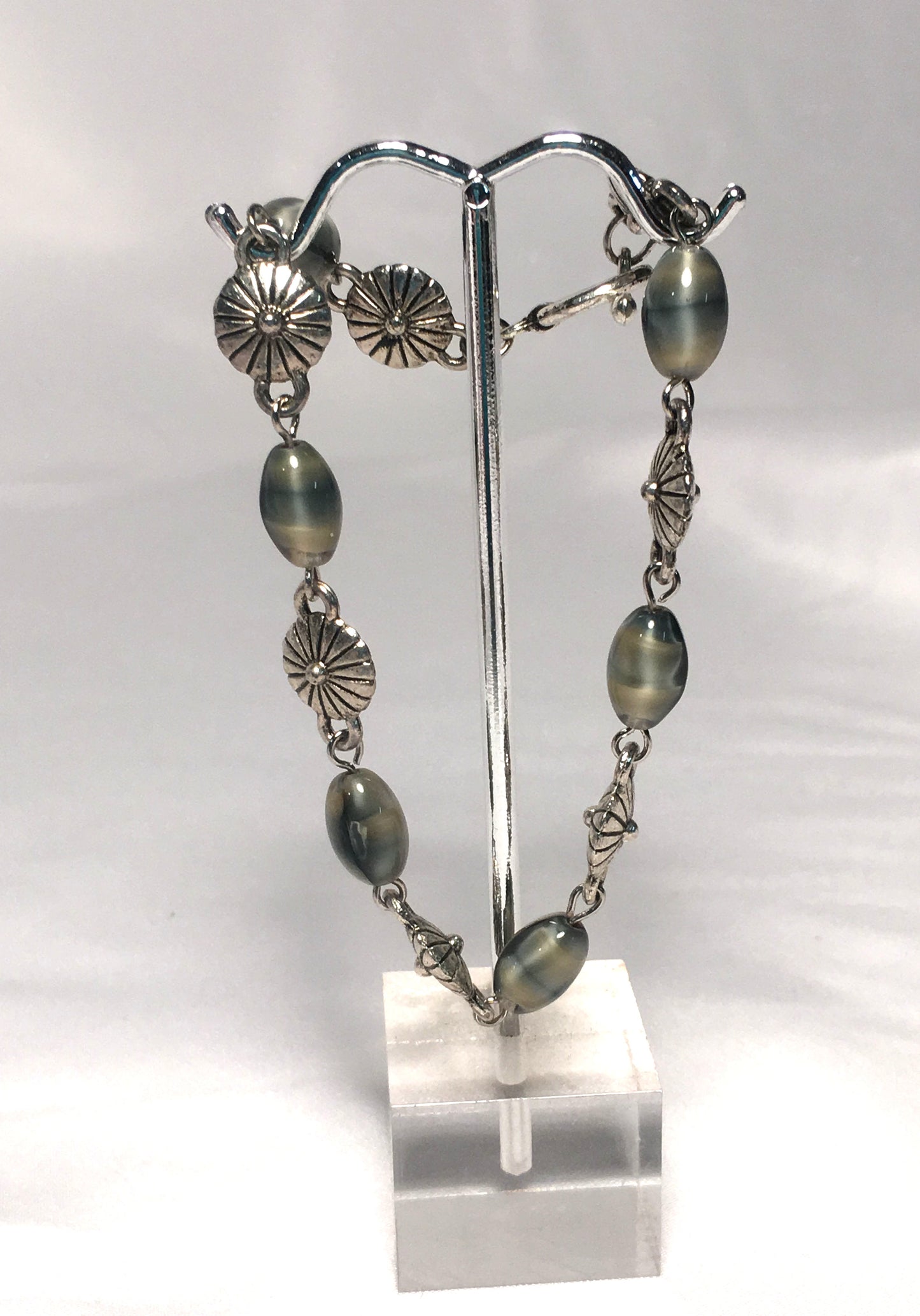 Bracelet de perles de verre en fausse nacre avec fermoir à bascule