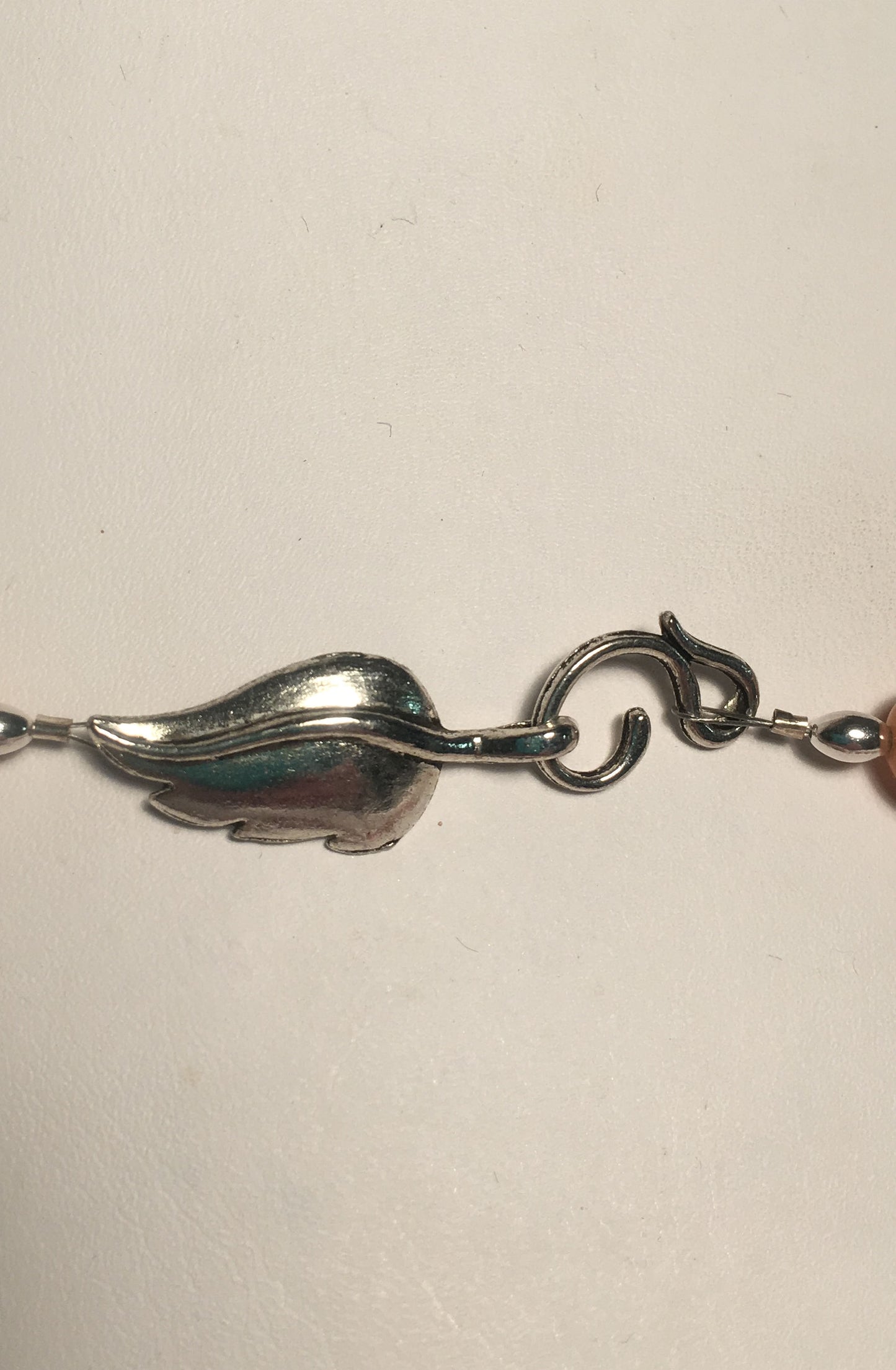 Ensemble collier pendentif et boucles d'oreilles pendantes en agate orange et jade