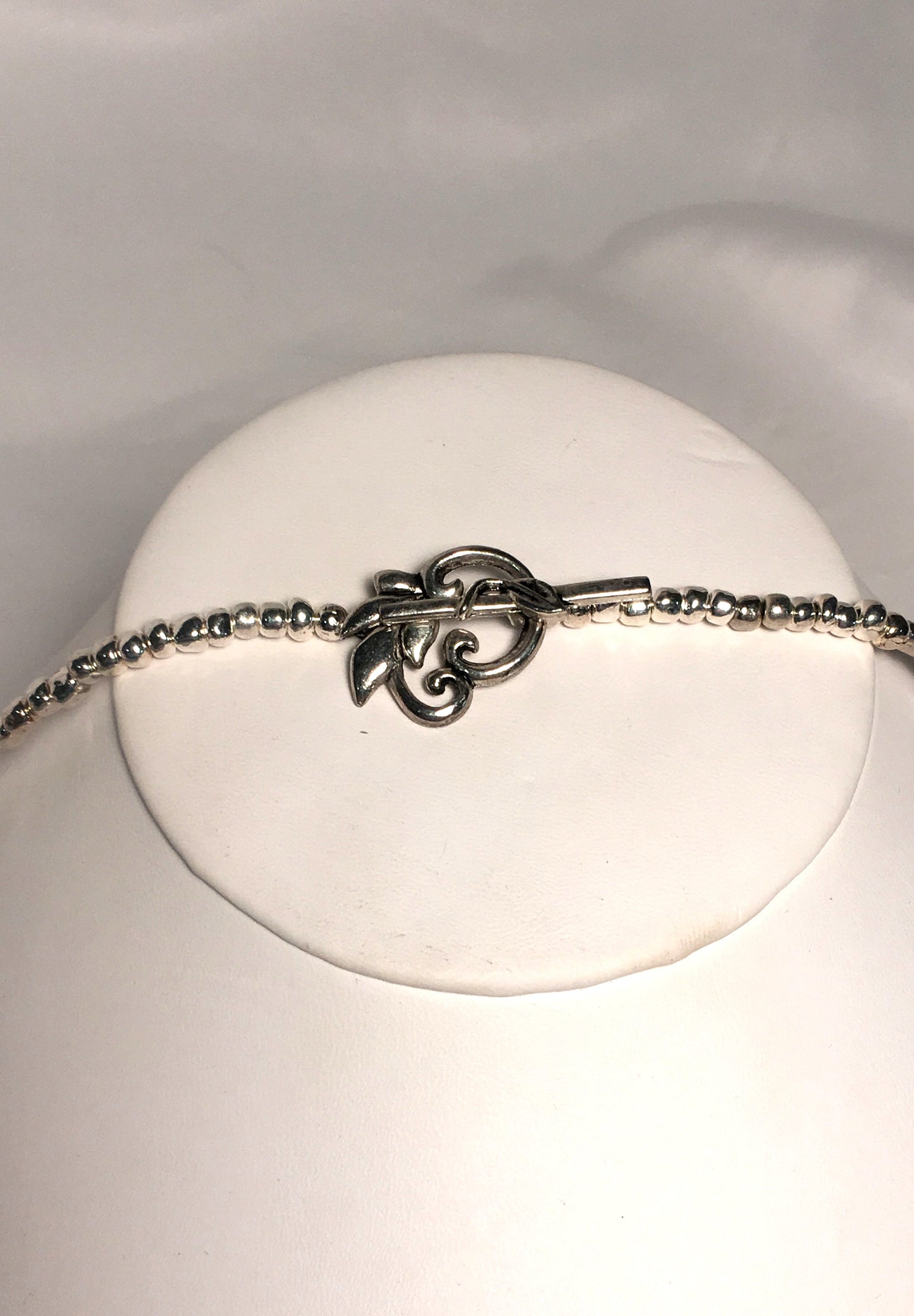 Ensemble pendentif en jade, collier de perles Picasso et boucles d'oreilles pendantes