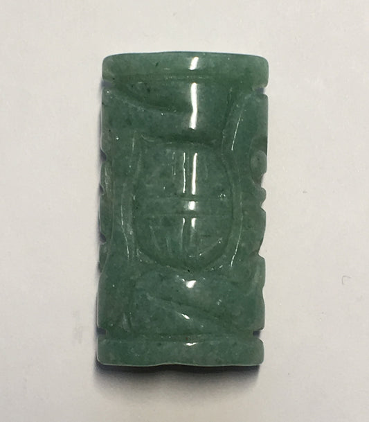 Pendentif cylindre ovale en pierre semi-précieuse sculptée en jade, 37 mm