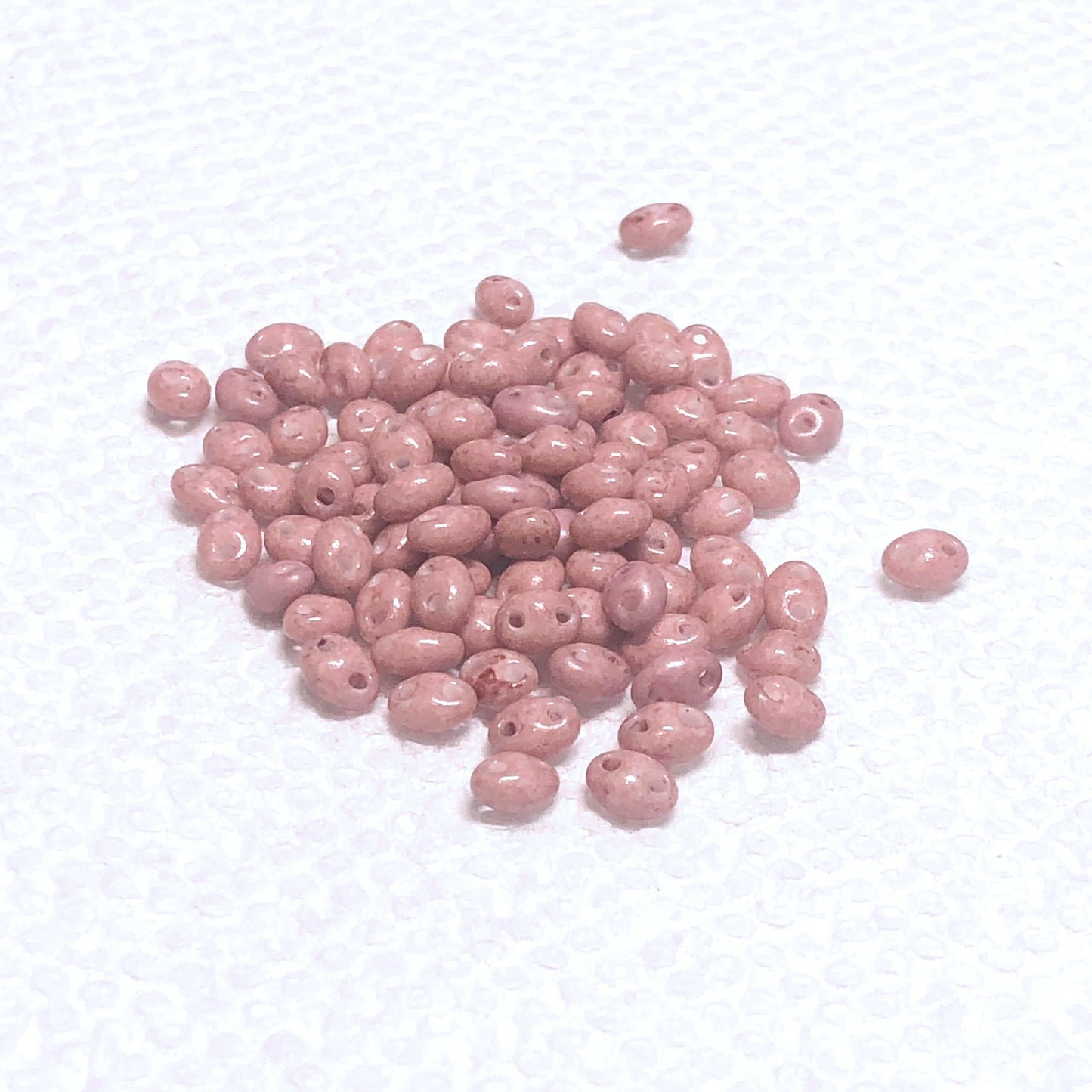 Preciosa Mini Twin Blush Rose 2 trous 2 x 4 mm Perles en verre tchèque - 5 grammes