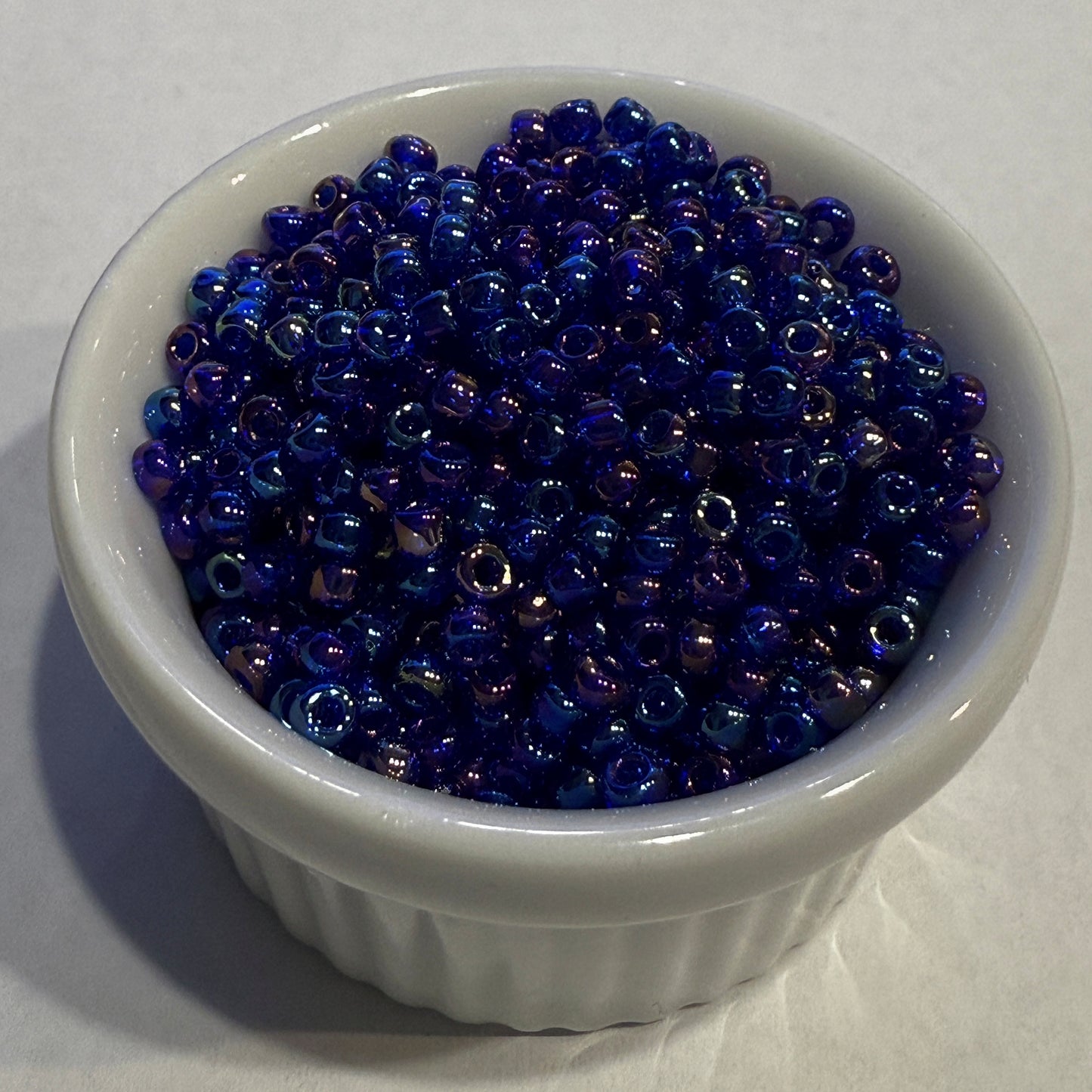 Dyna-Mites™ 8/0 Round Hole Transparent Blue Iris Rainbow 8222SB Seed Beads - 5 or 10 gm