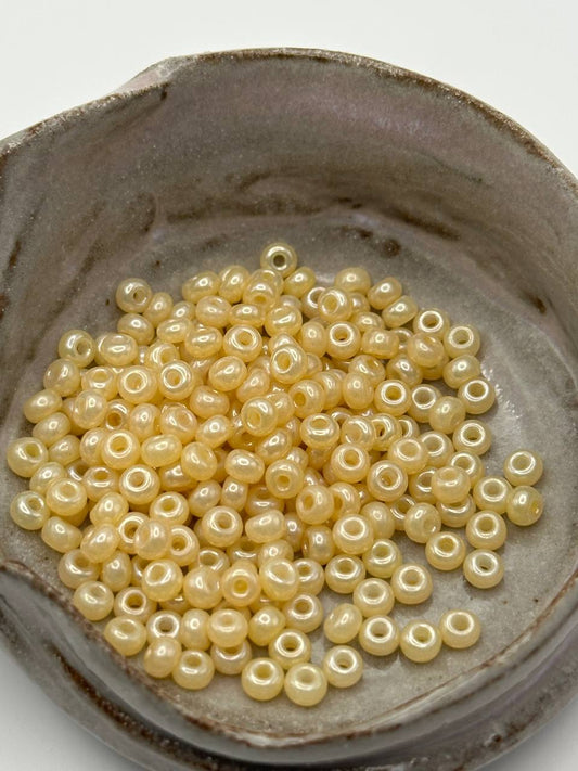 pearl round beads in a ceramic dish