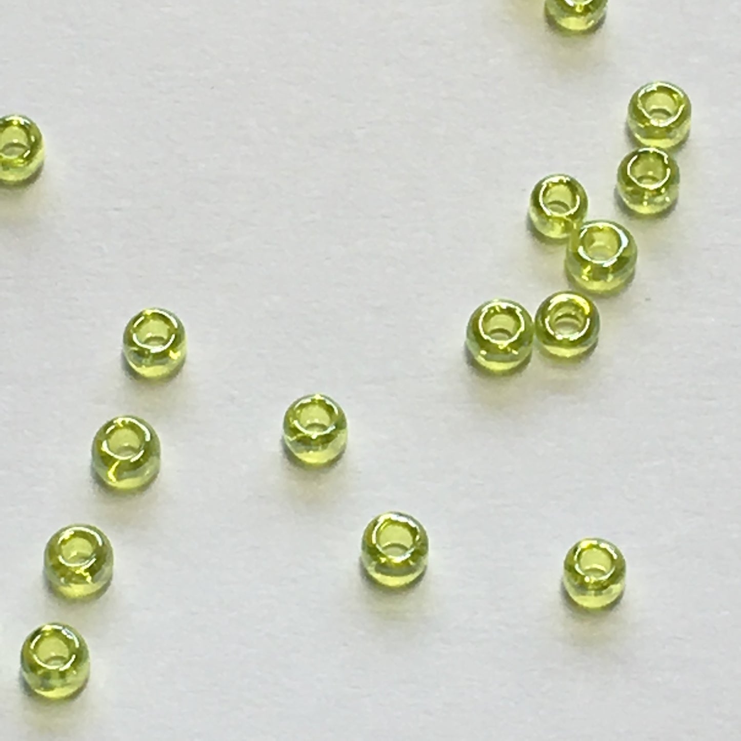 TOHO TR-11-105 11/0 Perles de rocaille transparentes vert citron, 5 g