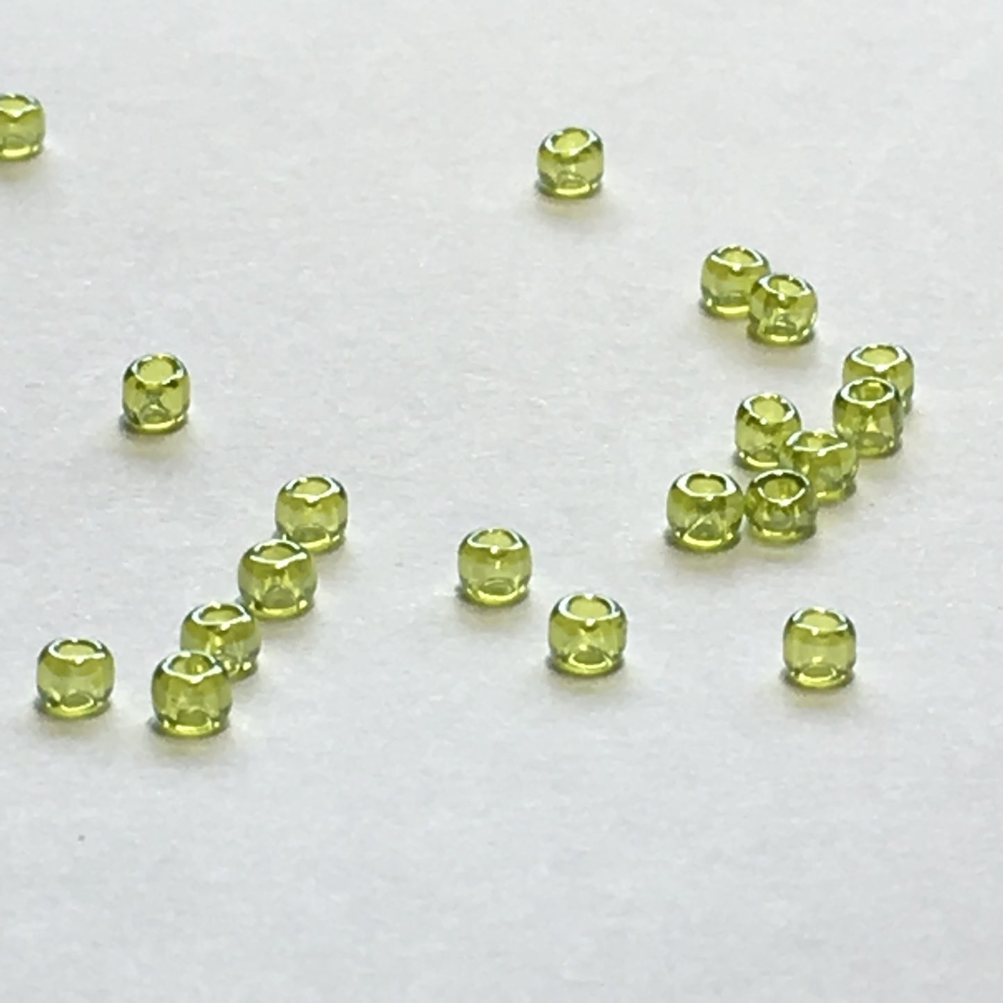 TOHO TR-11-105 11/0 Perles de rocaille transparentes vert citron, 5 g