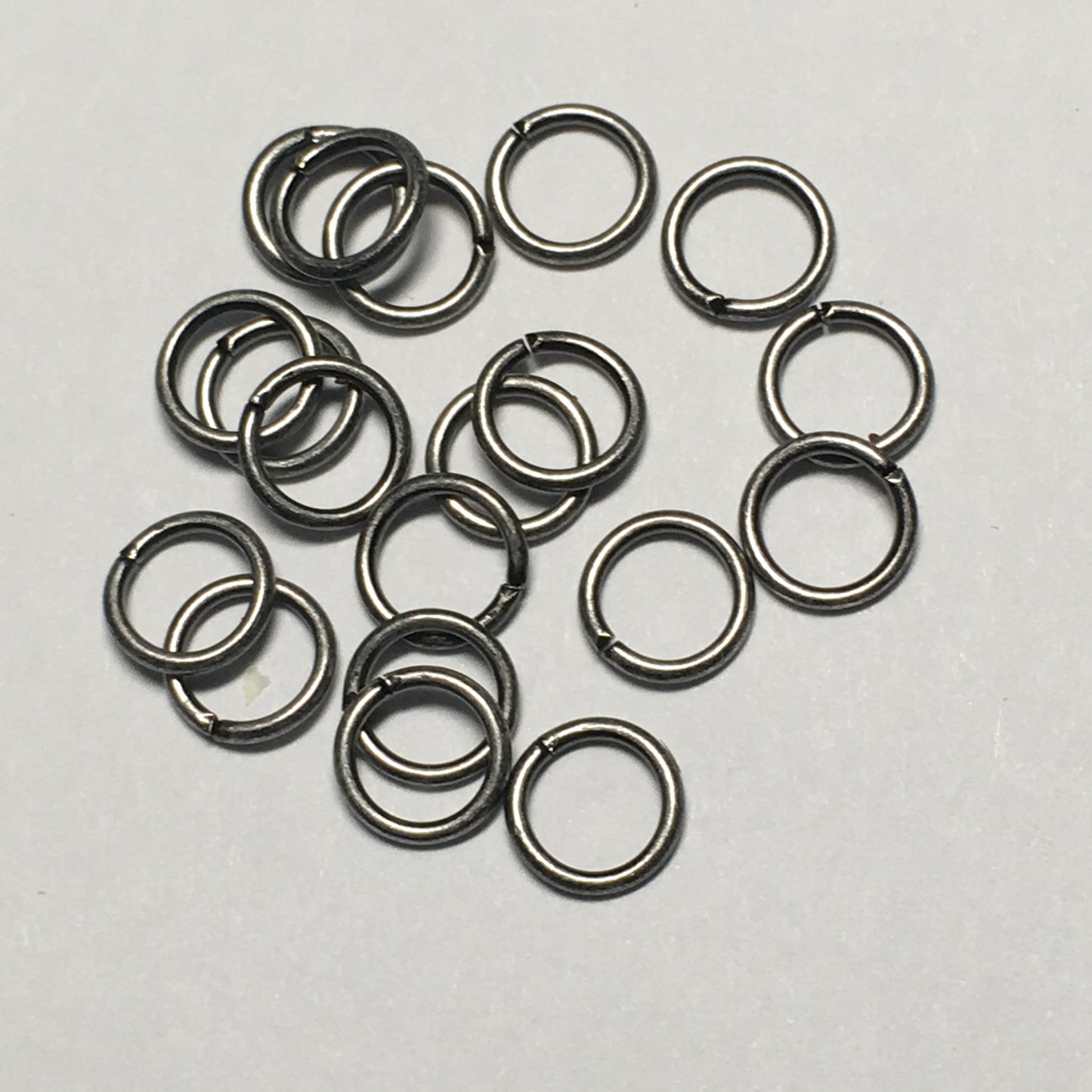 4 mm 21-Gauge Silver Unsoldered Split 0.71 mm Plated Iron Jump Rings - 20 Rings