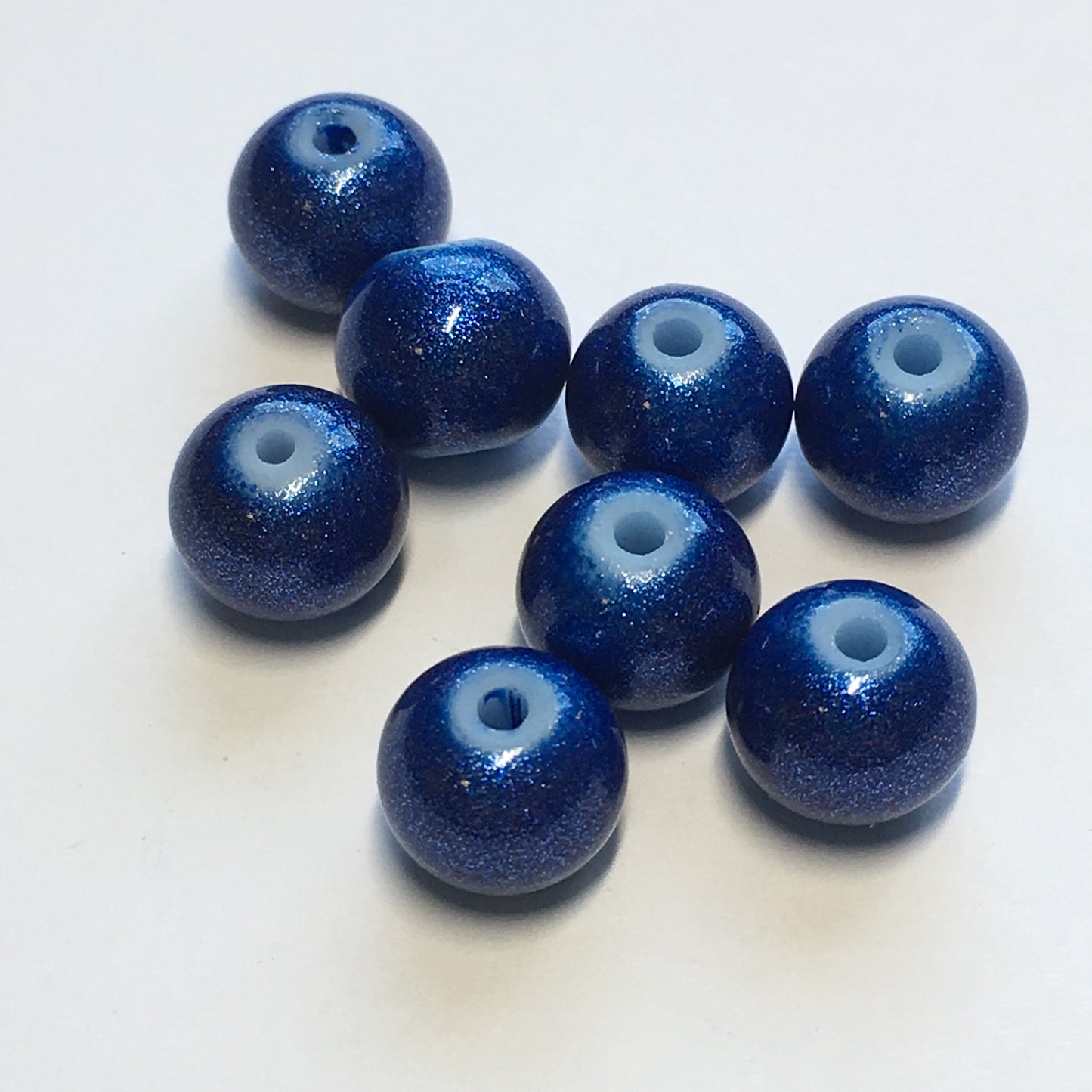 Perles de verre rondes peintes en bleu métallisé, 8 mm - 8 perles