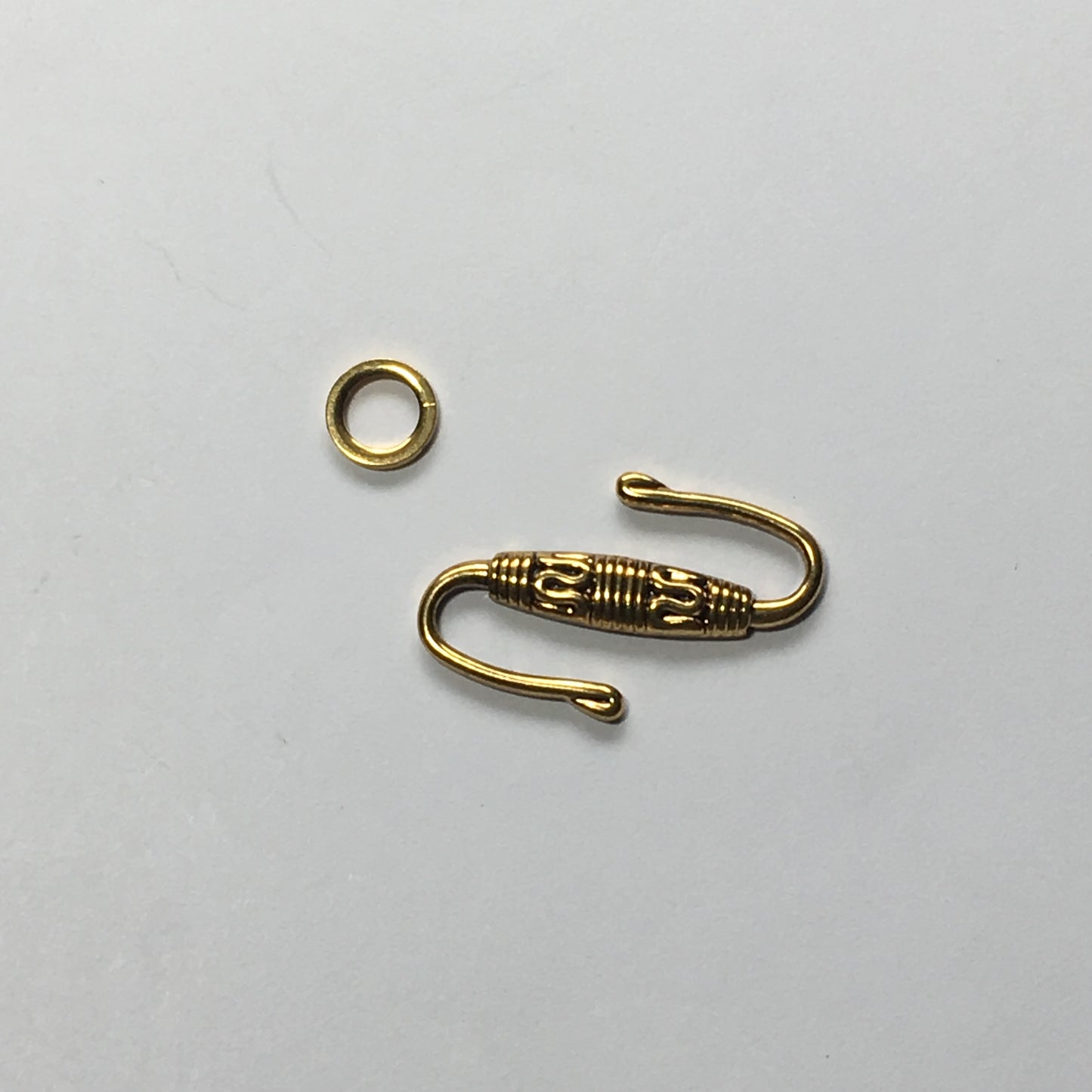 Antique Gold S Hook with Carved Middle and Solid Ring, 25 mm With 7 mm Ring