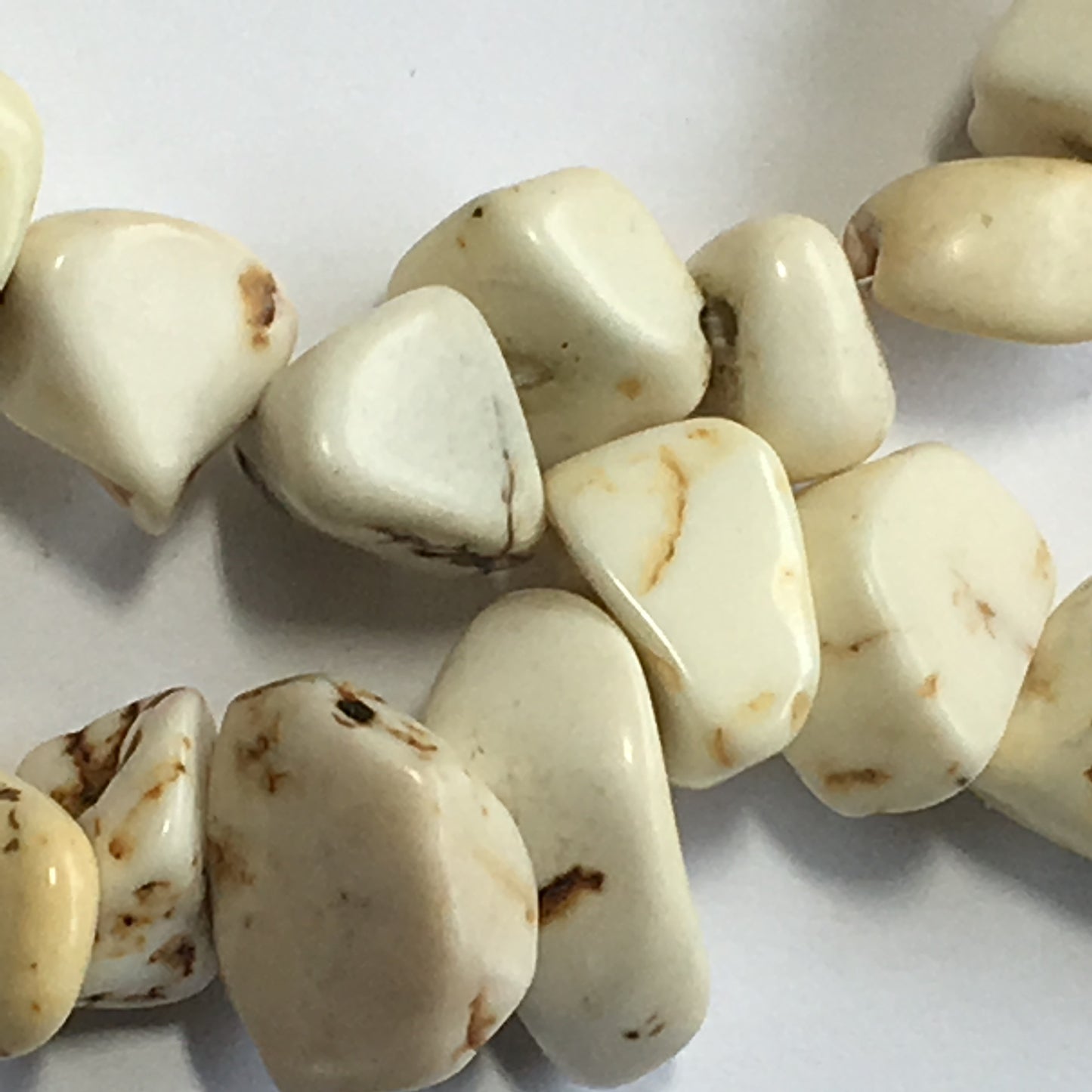 Ivory Howlite Semi-Precious Stone Chips/Beads, 5-10 mm, Approx. 64 Beads