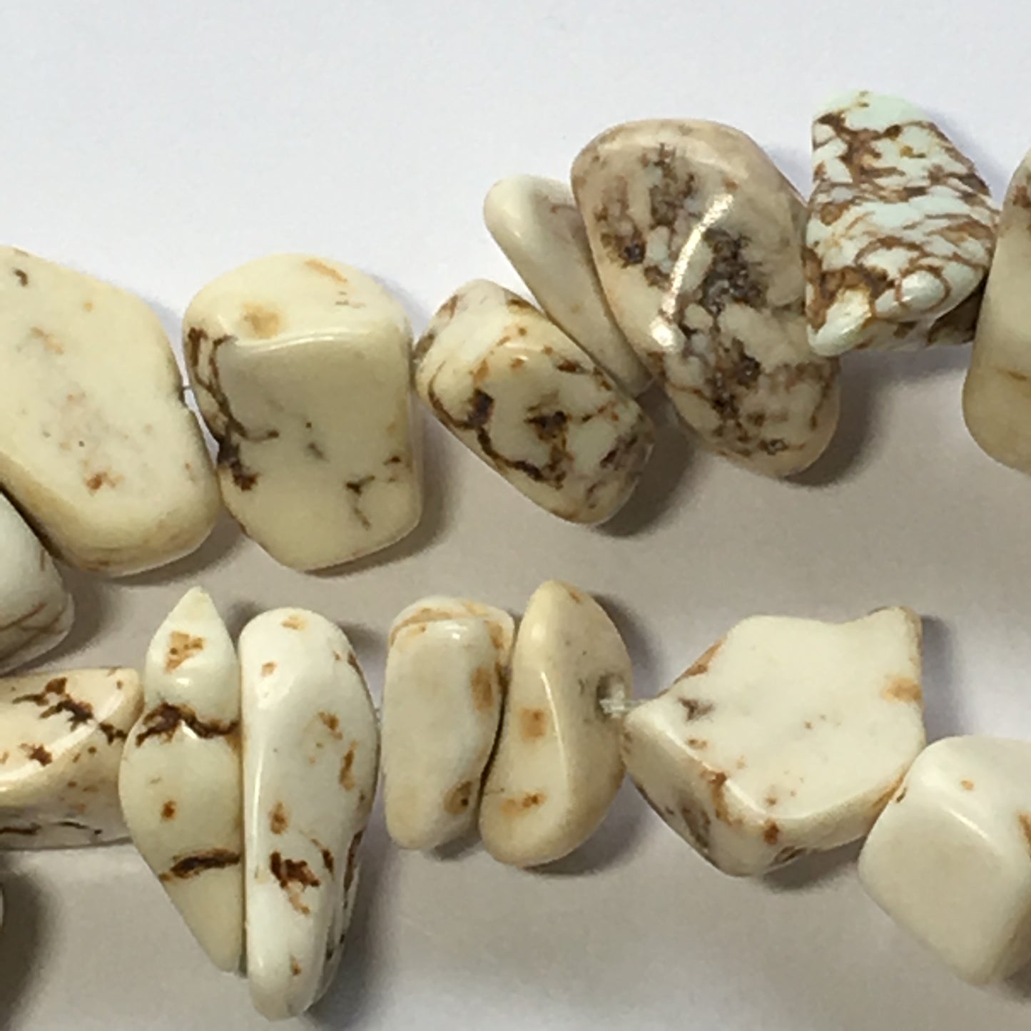 Ivory Howlite Semi-Precious Stone Chips/Beads, 5-10 mm, Approx. 64 Beads